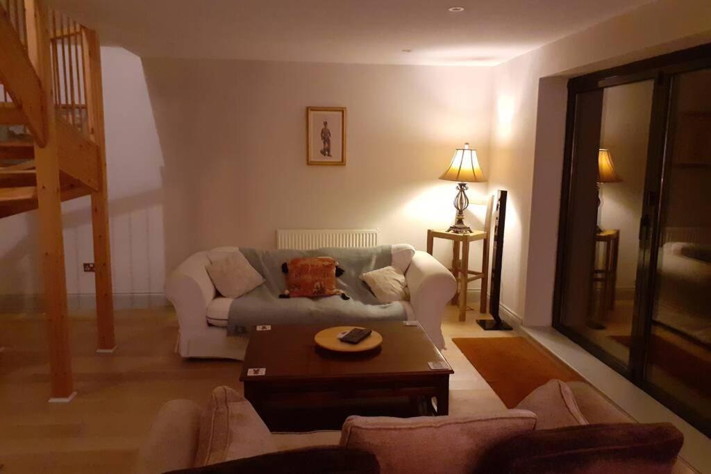Characterful Cottage Adjacent To An Orchard Brockley エクステリア 写真